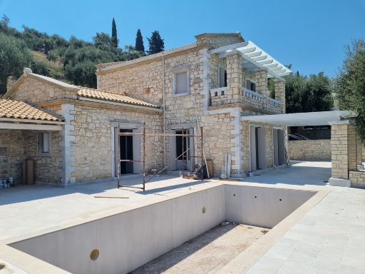 πετρινες κατοικιες με πισινα — Β. Κερκυρα